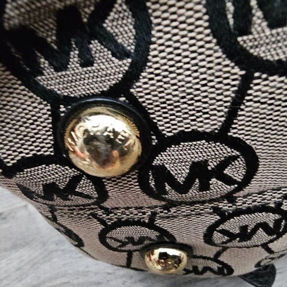 Michael Kors Milo Signature Leather Buckle Black & Beige Shoulder Bag COA - Picture 7 of 14